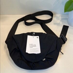 Lululemon Curved Crossbody bag Black NEW